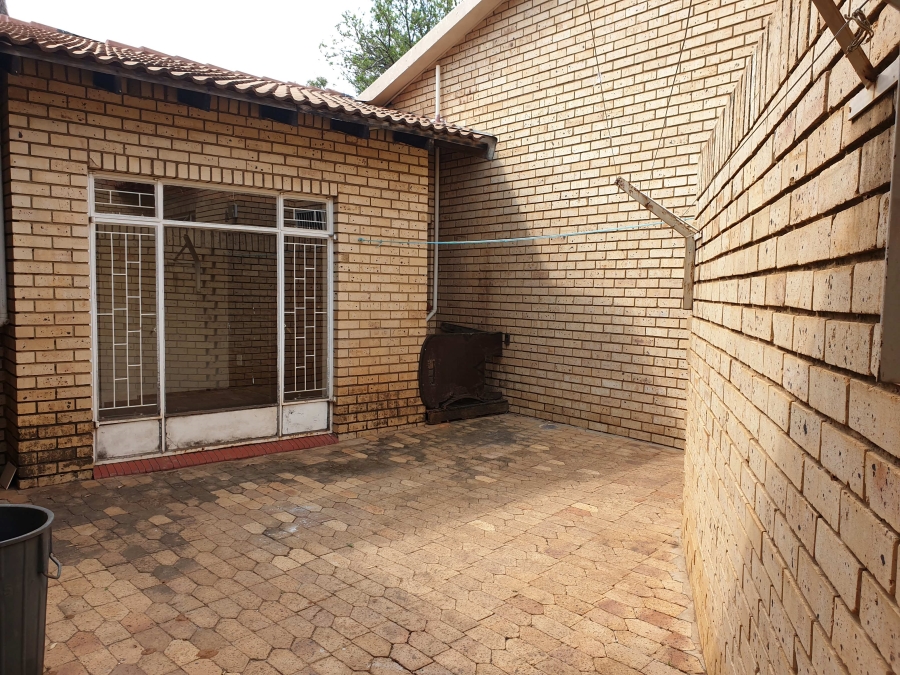 To Let 2 Bedroom Property for Rent in Roosheuwel North West